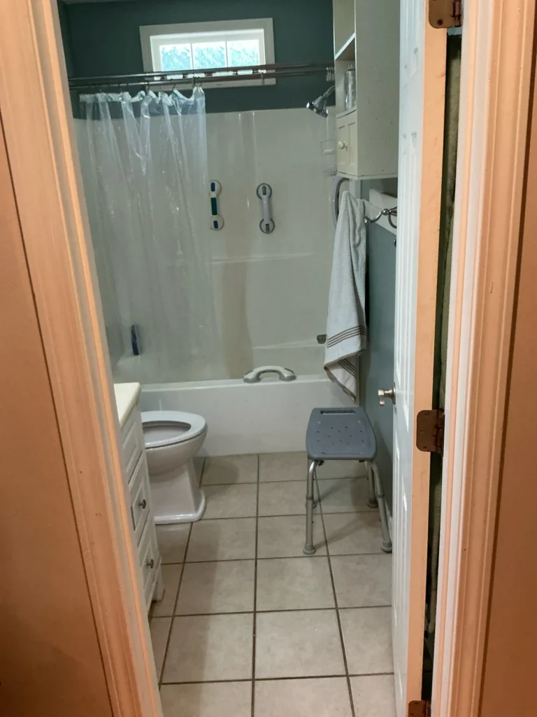 Before Tub to Shower Conversion in Judsonia, AR